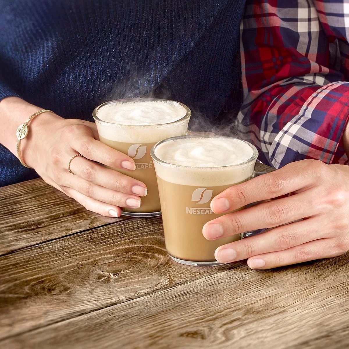 Nescafé Gold Amaretto Latte Oploskoffie - 6 Doosjes à 8 Zakjes - Afbeelding 4